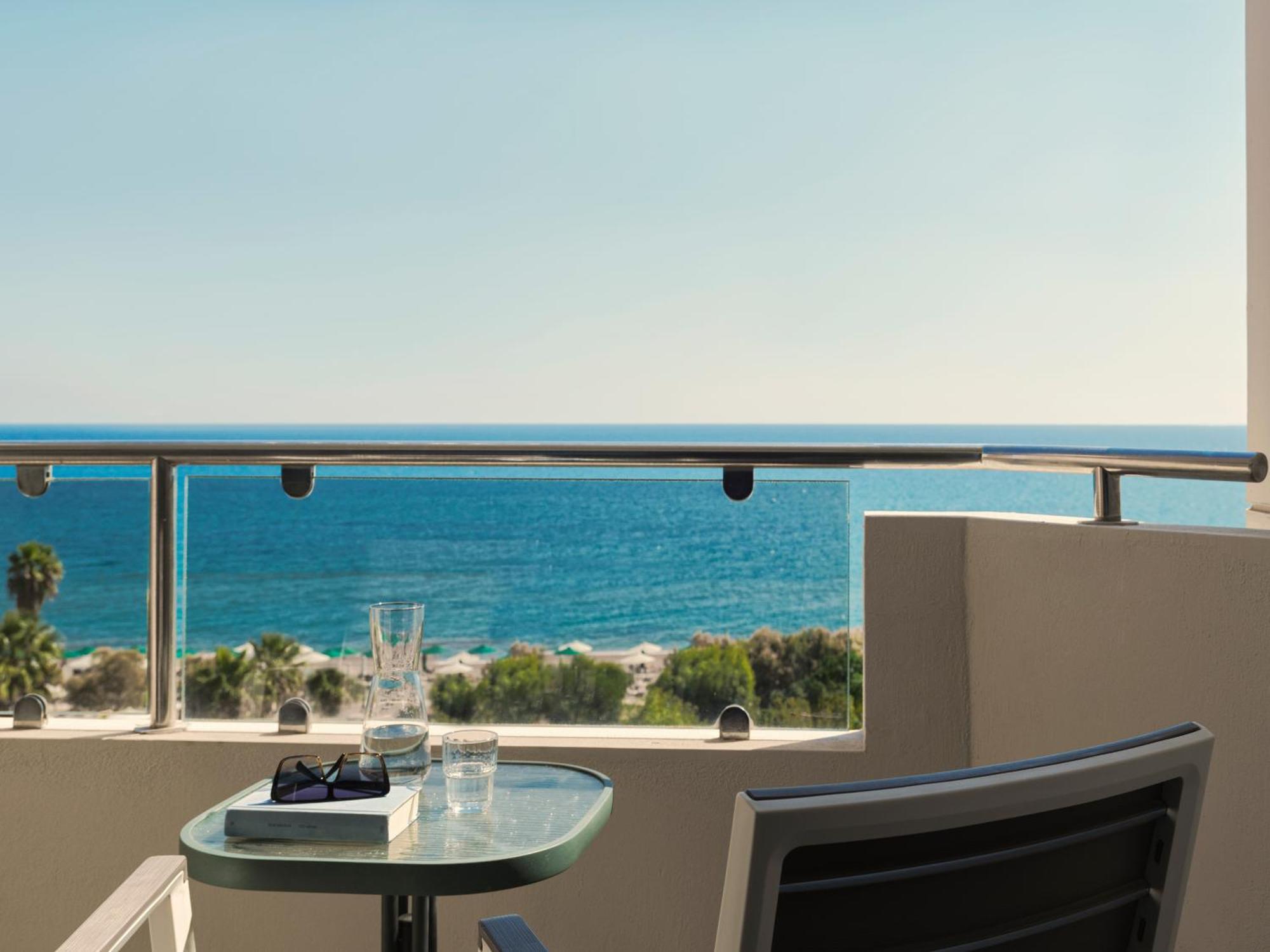Esperos Palace & Hotel 4*